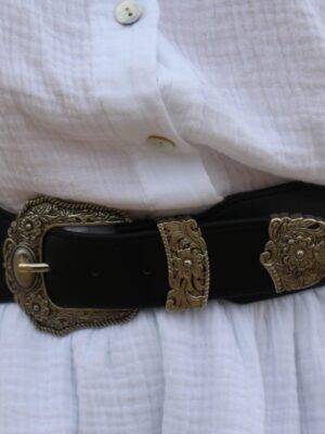 Ceinture Carter extensible avec boucle métallique, un accessoire moderne et élégant. Confortable, s’adapte parfaitement à votre taille sur merci madame shop