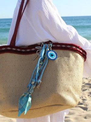 Découvrez notre collection de grigri de sac: accessoire tendance pour personnaliser votre sac , porte-bonheurs, pompons, breloques sur merci madame shop.